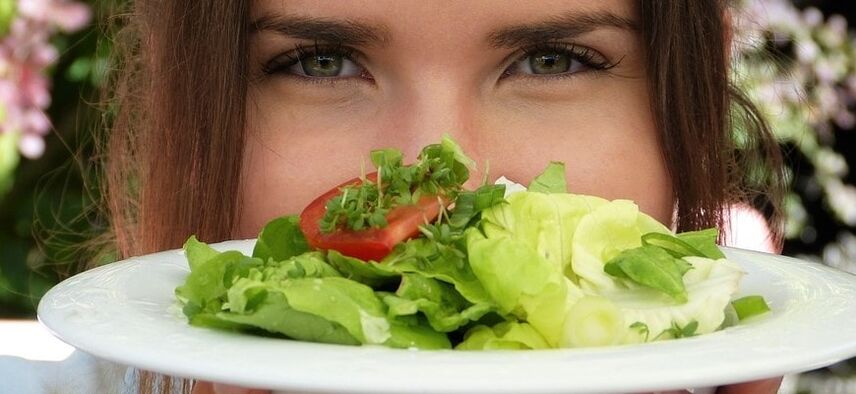 Ragazza che segue la dieta Dukan francese